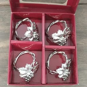 Arthur Court Grape Napkin Rings - Set / 4
